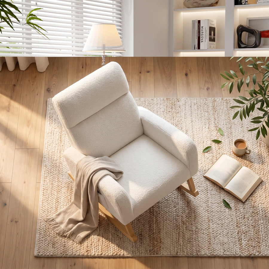 Fauteuil à bascule blanc en teddy Opaline, dossier haut et pieds en bois