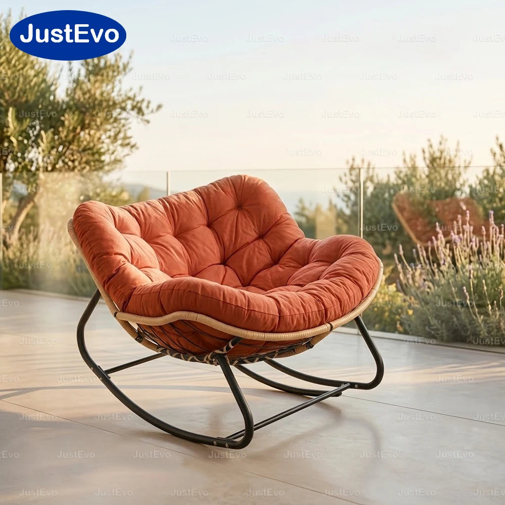 Chaise à bascule d'extérieur ronde Braise, coussin orange et structure en métal noir – photo 9
